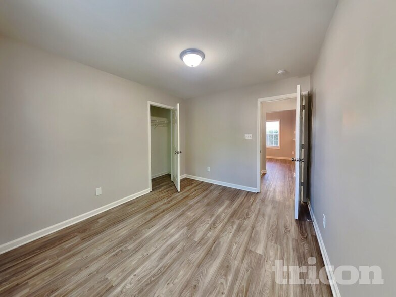 Building Photo - 260 Brookstone Dr