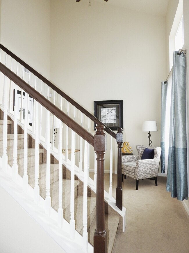 Building Photo - Central Park Town Home for Rent!