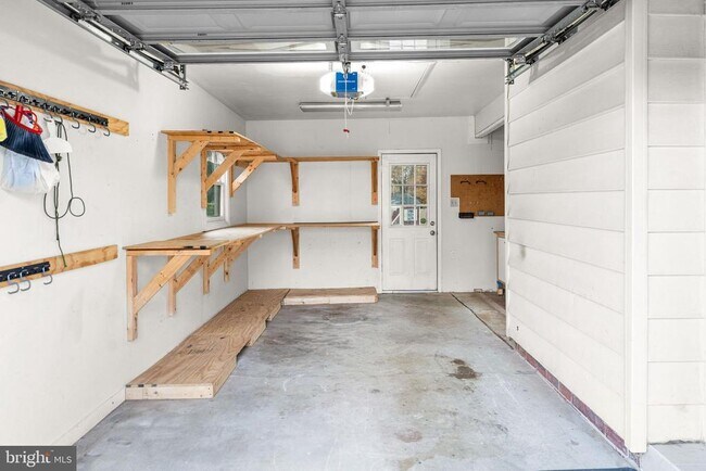 Building Photo - 6910 Ontario St