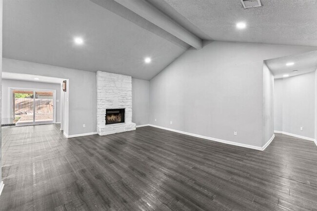 Building Photo - 1606 Old Tract Rd