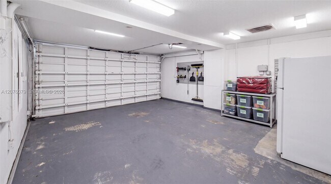Building Photo - 2613 Tortugas Ln