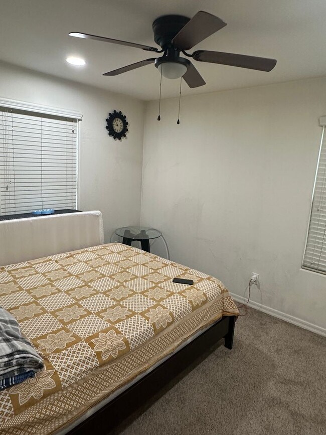 Building Photo - Charming 4 Bed 3 Bath Home in Meadows community, North Peoria !! POOL!!