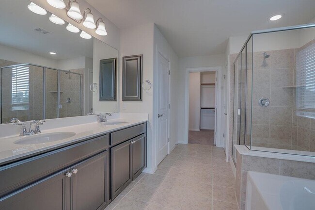 Building Photo - 14005 Hedera Dr