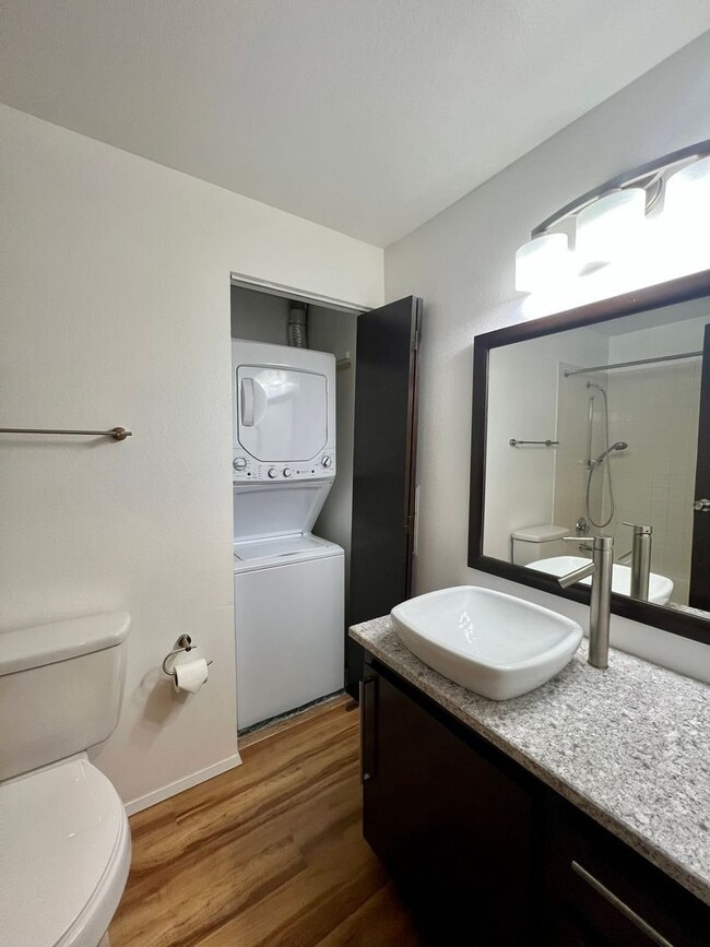 Building Photo - Westside Condo w/ Pool & Garage (Water Included)