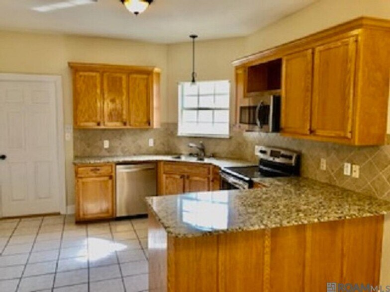 Building Photo - 38159 Willow Lake E Ave