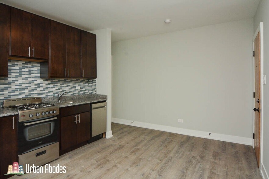 Building Photo - 442 W Belden Ave