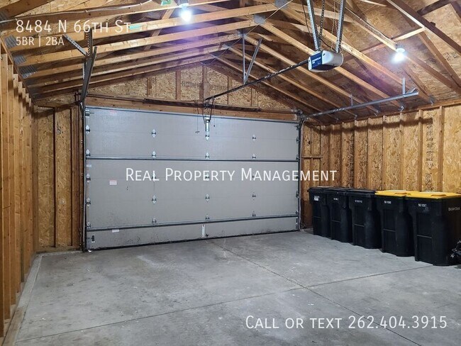 Building Photo - 8484 N 66th St