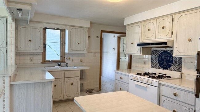 Building Photo - 2547 William St