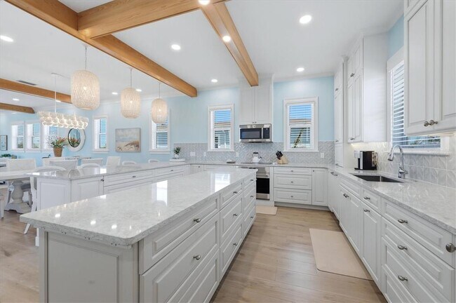 Building Photo - 113 Aqua Ln