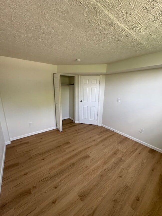 Building Photo - Newly Renovated 5 Bedroom in South Linden/...