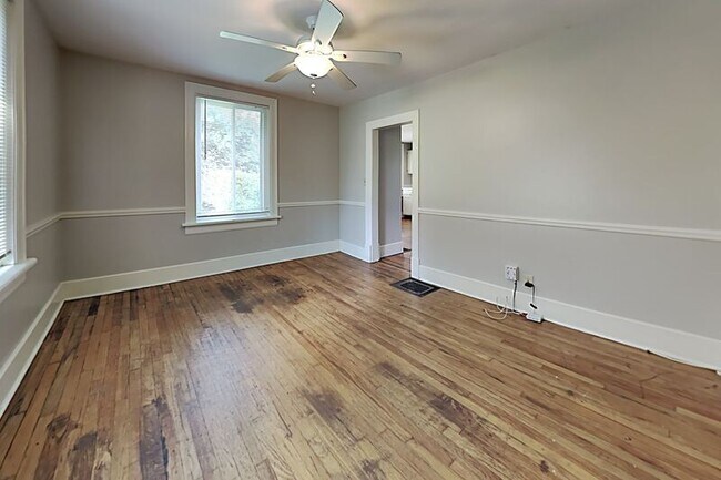 Building Photo - 2802 Eastland Ave
