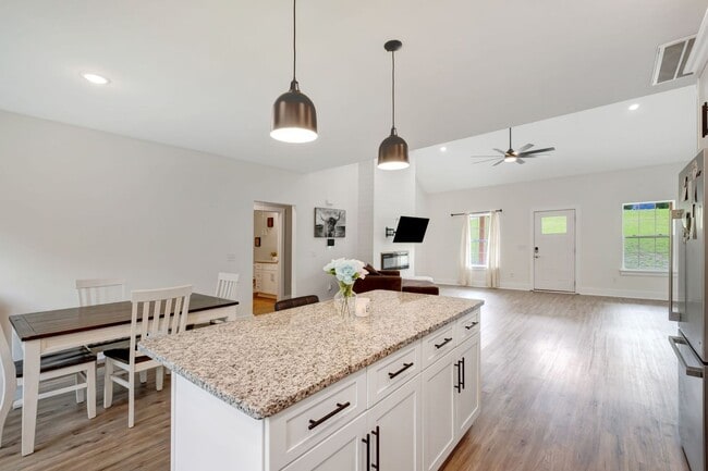 Building Photo - BEAUTIFUL NEW HOME FOR RENT!!!