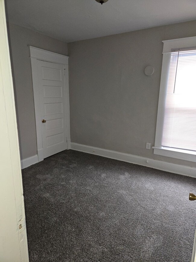 Building Photo - NCH - 646-648 Carpenter St.