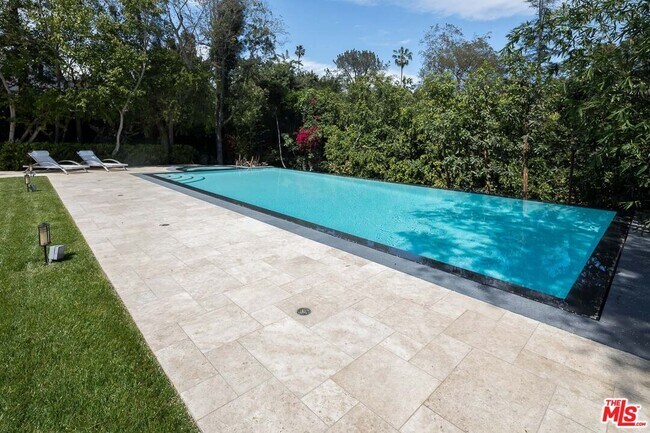 Building Photo - 210 S Westgate Ave