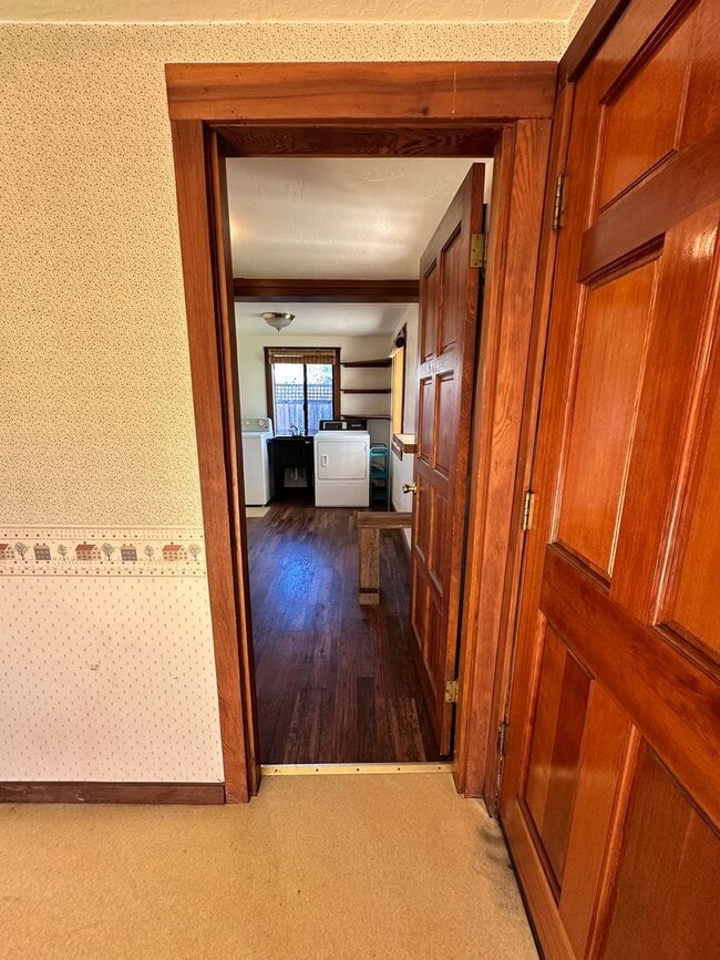 Building Photo - Sunny Fieldbrook 2/1 Stand Alone House – Cat Friendly