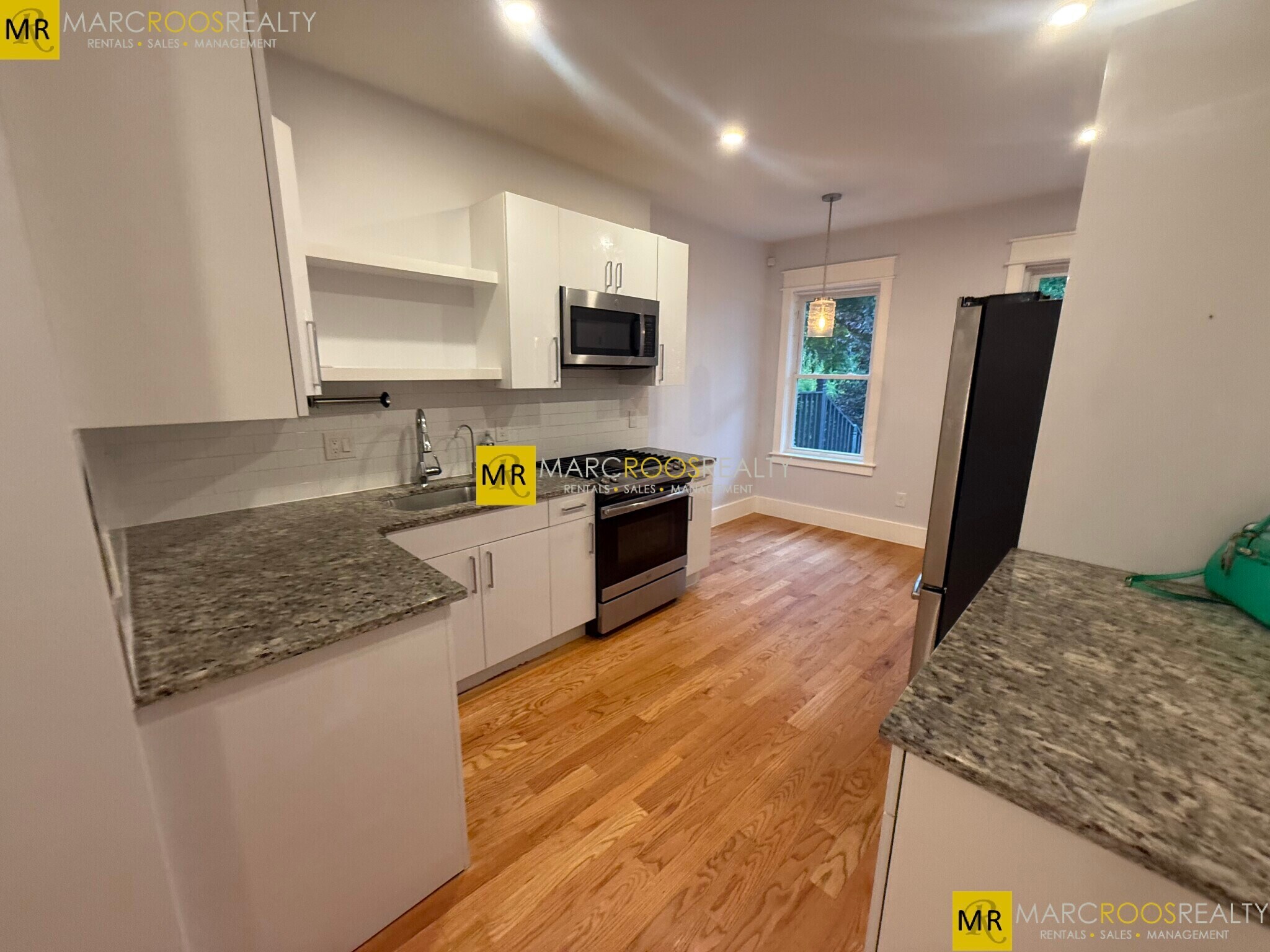 Building Photo - 331 Chelsea St