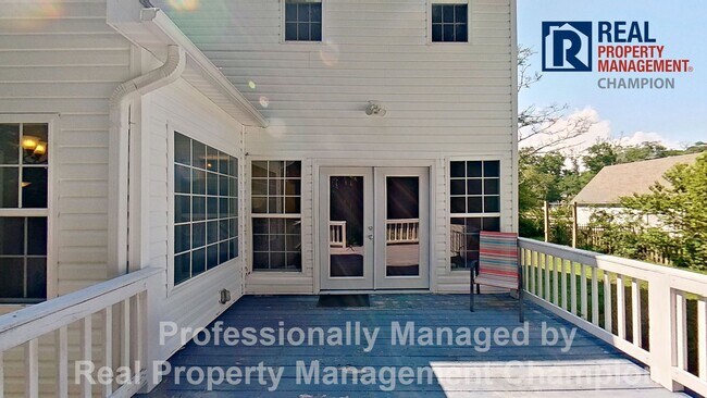 Building Photo - Spacious Home w/Community Access to Intra-...