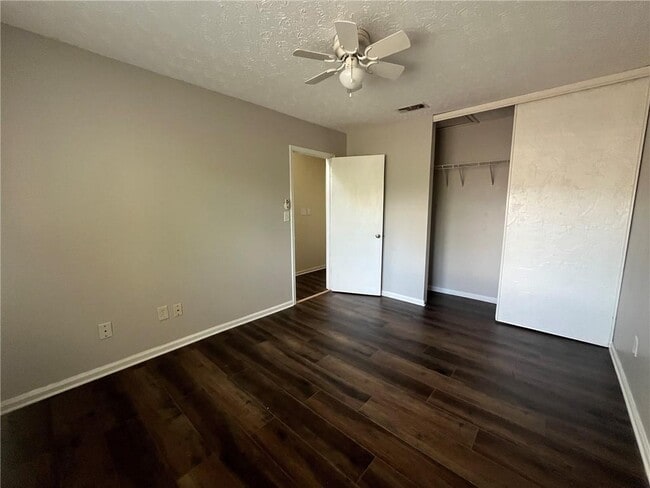 Building Photo - 1002 Parkaire Crossing