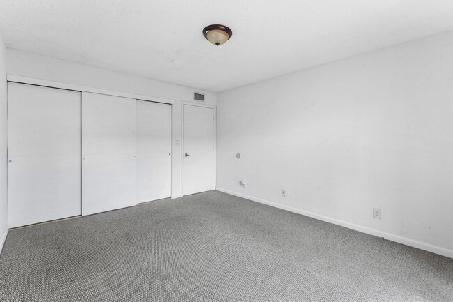 Building Photo - 612 Executive Center Dr