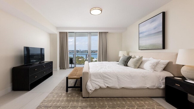 Building Photo - 3100 N Ocean Dr