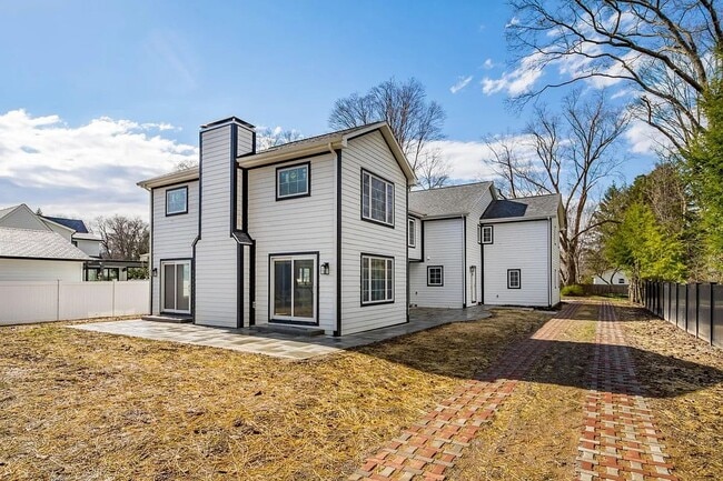 Building Photo - 5 Bed 5 Bath Single Family Home in Edgeworth