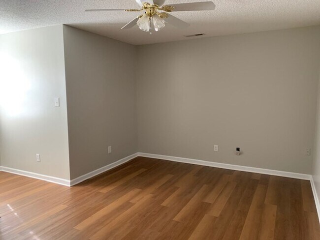 Building Photo - BEAUTIFUL 3 BEDROOM HOME