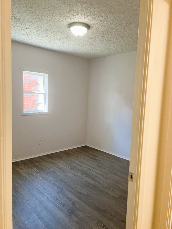 Building Photo - 305 Kilmory Ave