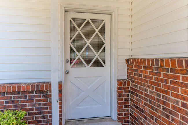 Building Photo - Updated 3 Bedroom in Great Location!