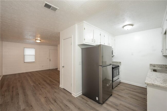 Primary Photo - 1012 Davis St