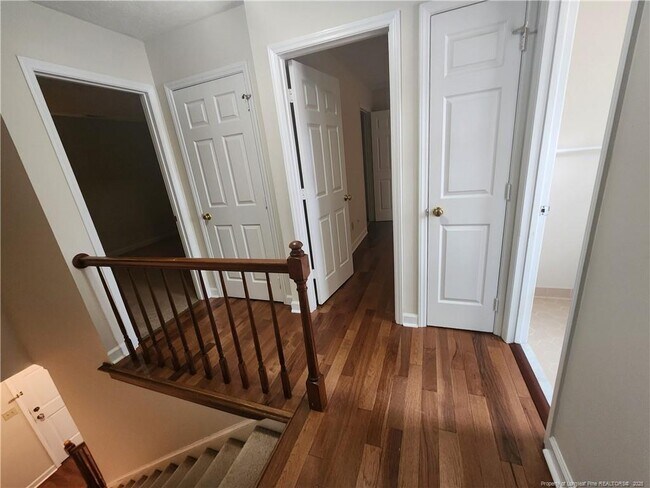 Building Photo - 7200 Kingsway Ct