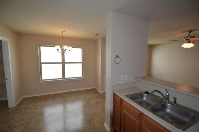 Building Photo - 853 Village Point Ln