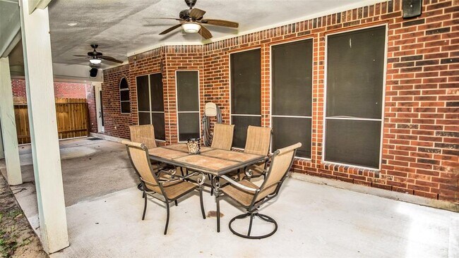 Building Photo - 2808 White Oak Ln
