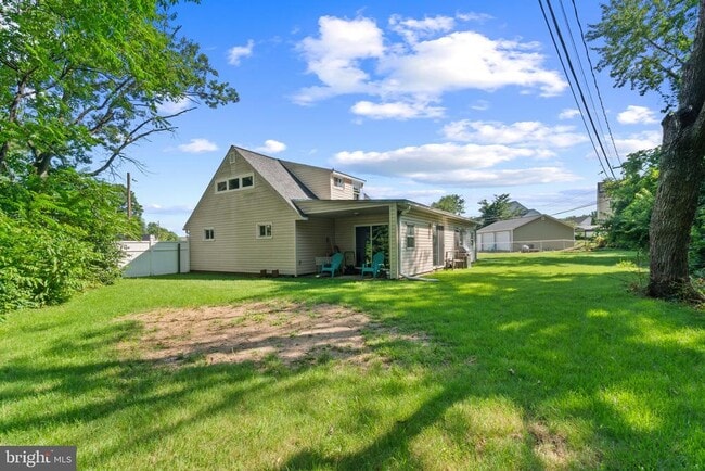 Building Photo - 10 N Meadow Dr