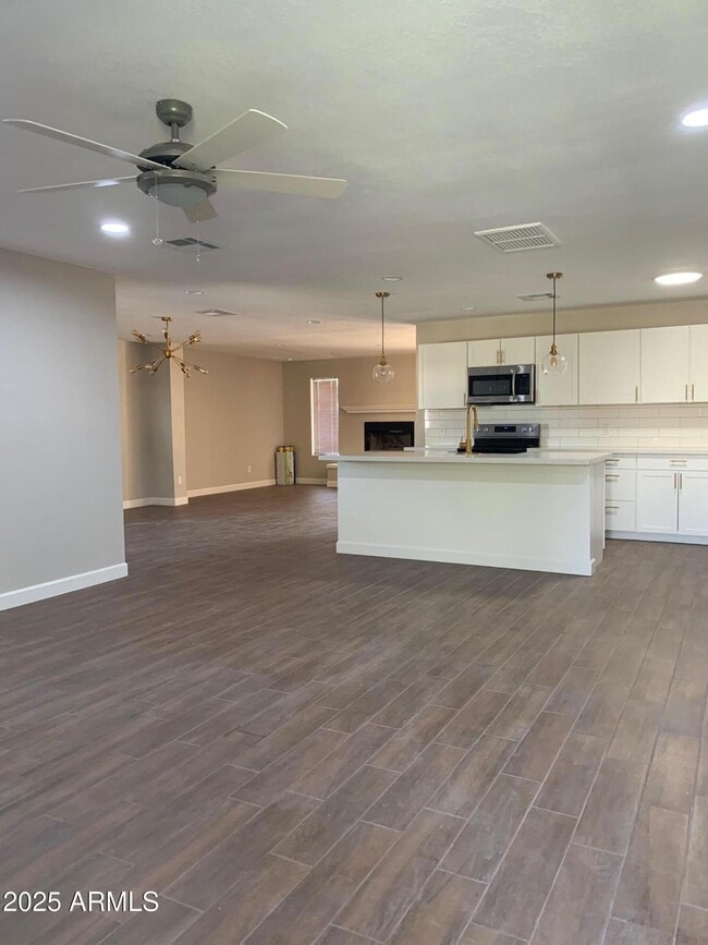 Building Photo - 6943 E Loma Land Dr