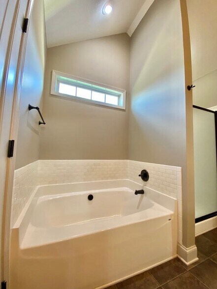 Building Photo - 582 Kicker Ct