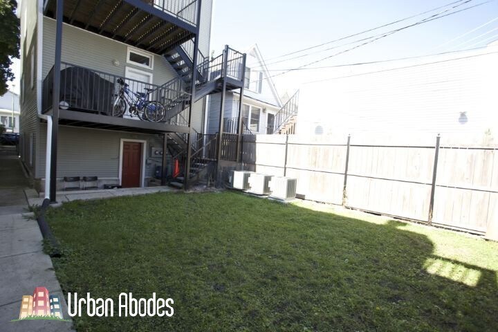 Building Photo - 3023 N Oakley Ave