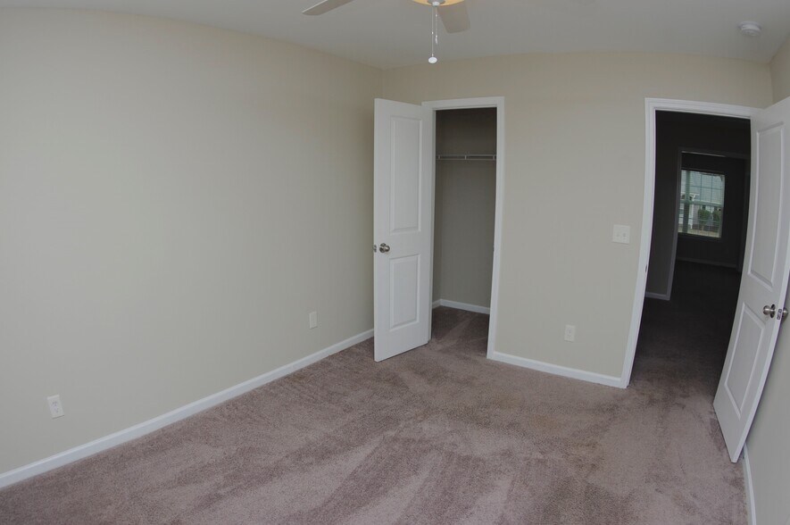Building Photo - 129 Vermillion Dr