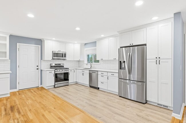 Building Photo - Charming One-Level 3 Bedroom/ 1.5 Bath Beaverton Home | Large ¼-Acre Lot