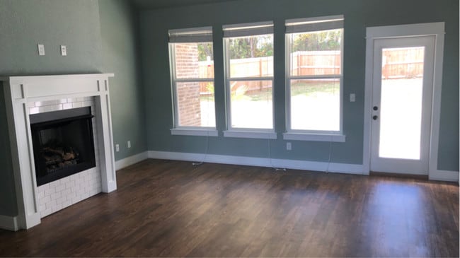 Building Photo - 750 Hawthorn Way