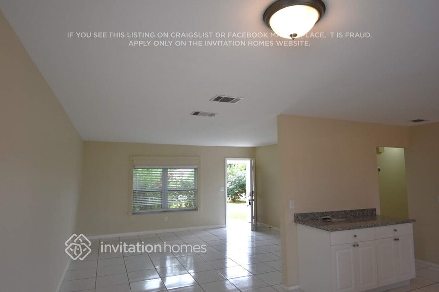 Building Photo - 785 SW Belmont Cir