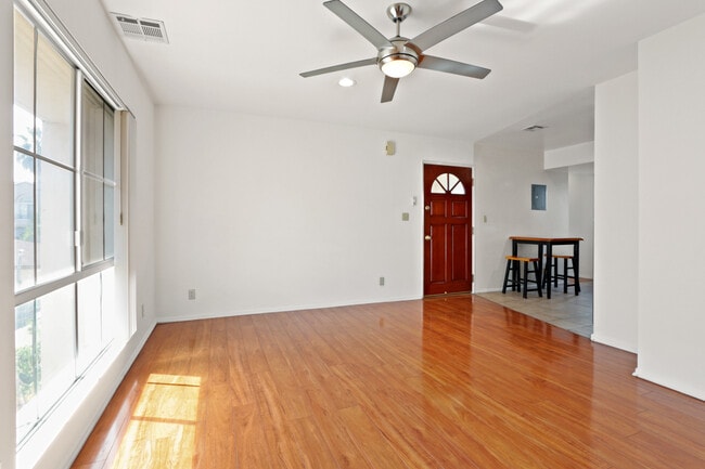 Building Photo - 1824 S Barrington Ave