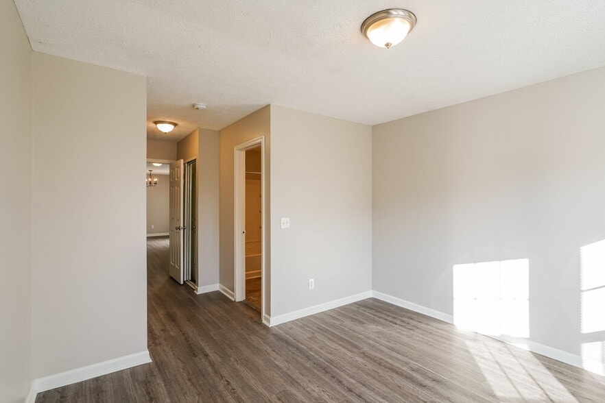 Building Photo - 2633 River Meade Way