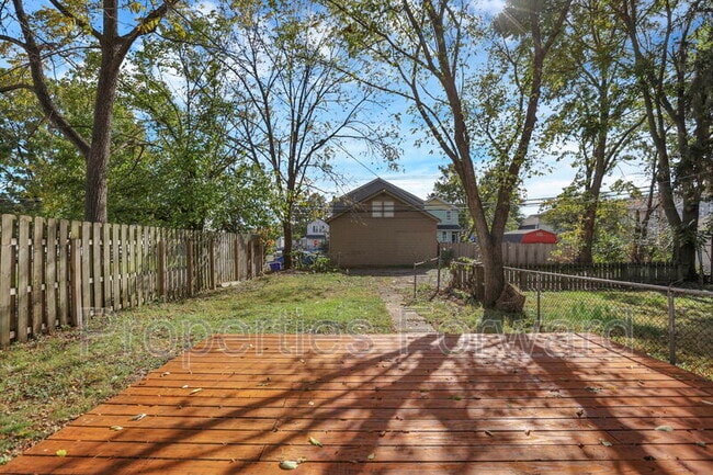 Building Photo - 533 E Jenkins Ave