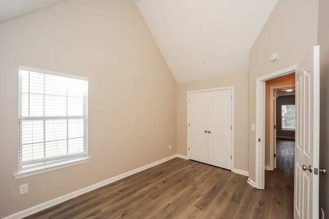 Building Photo - 41 St Charles Pl