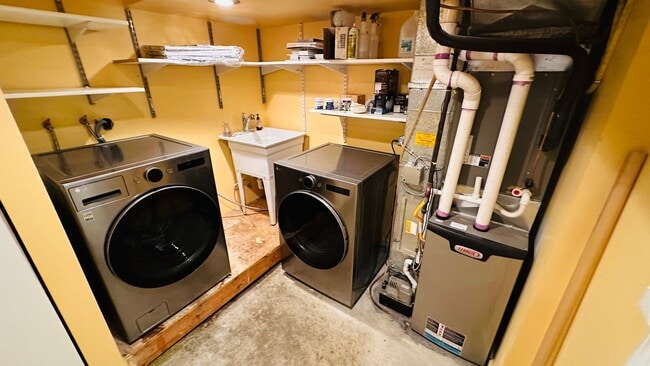 Building Photo - Cozy Midcentury Cottage with AC for Rent in Skyway