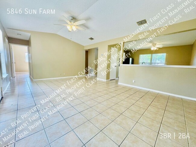 Building Photo - 5846 Sun Farm