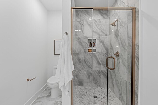 Building Photo - **OFFERING 50% OFF FIRST MONTH'S RENT, WAI...