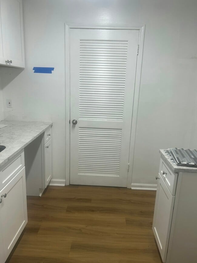 Building Photo - 1230 Hanover Pl