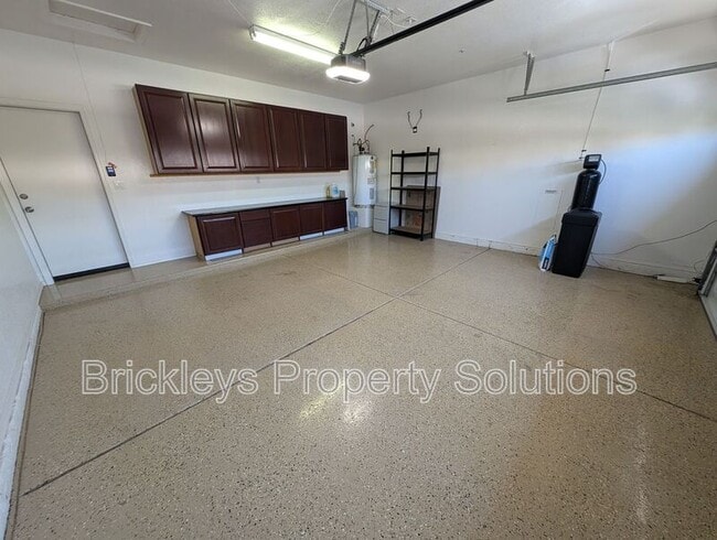 Building Photo - 9213 E Wood Dr