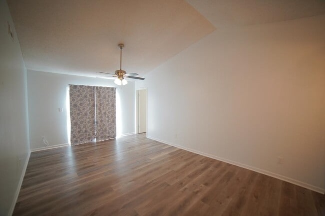 Building Photo - 8609 Kingston Ct